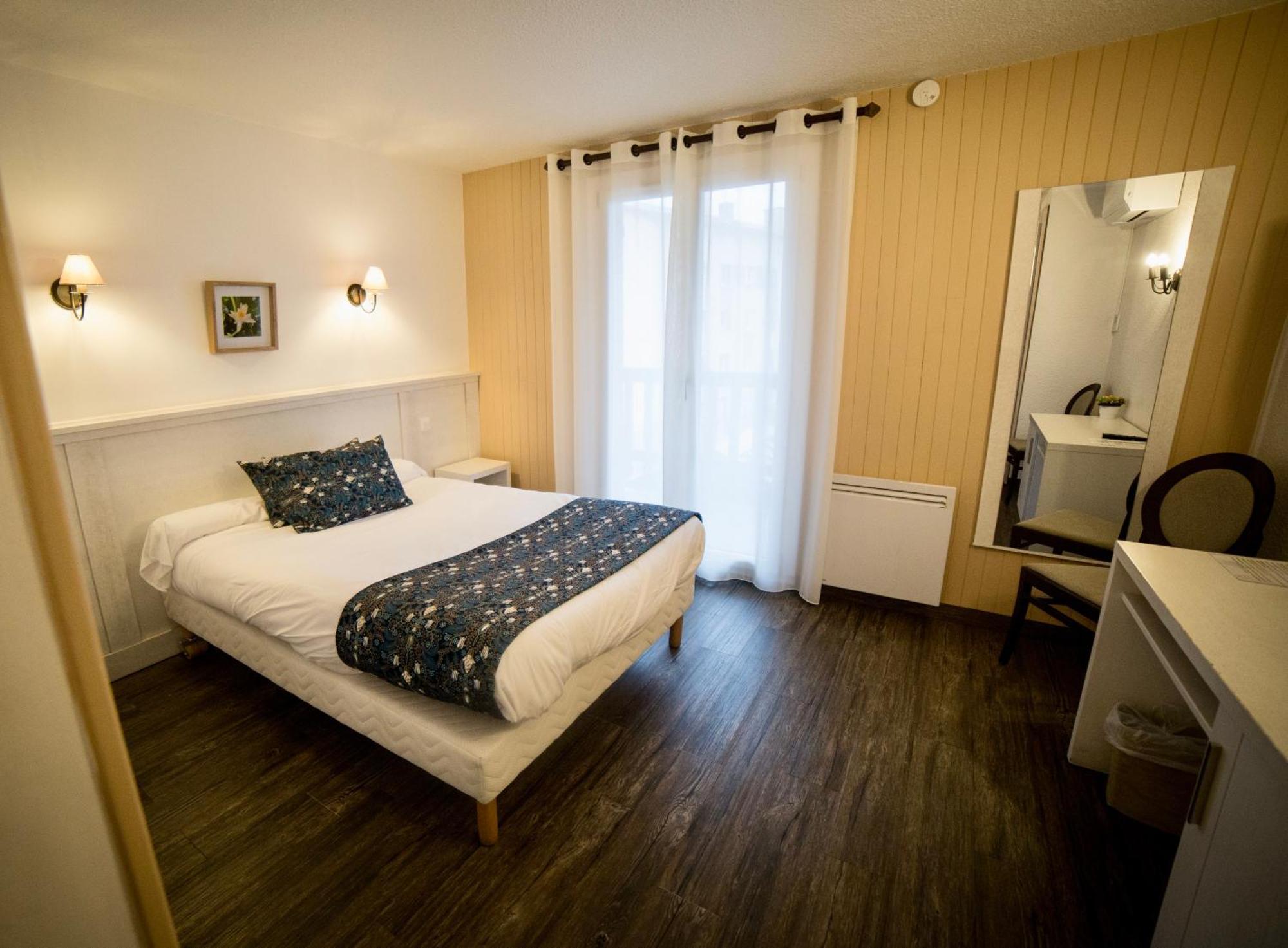Le Catinat Fleuri Hotel กิลเลสตร์ ภายนอก รูปภาพ